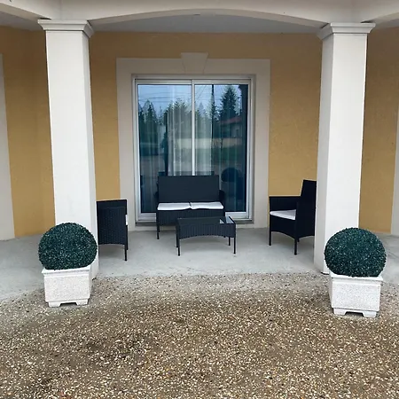 Pour Deux Avec Acces A La Piscine *